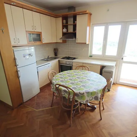 Apartment In Preko/insel Ugljan 7465 *